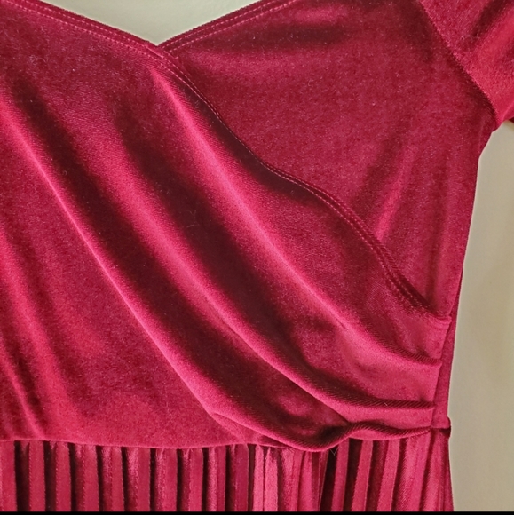 ASOS Bardot Velvet Wrap Pleated Dress Burgundy 2 - Picture 5 of 8